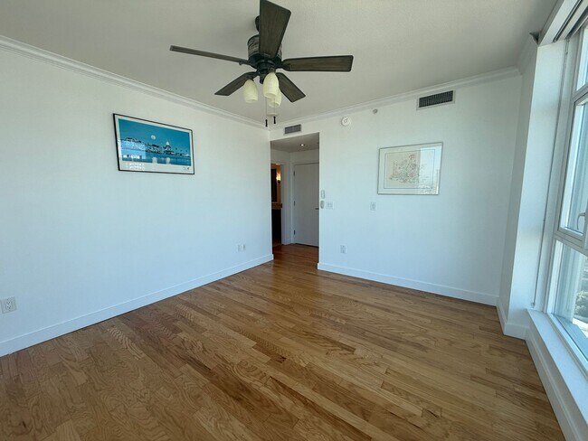 Building Photo - Upscale 2 Bed 2 Bath with Floor-to-Ceiling...