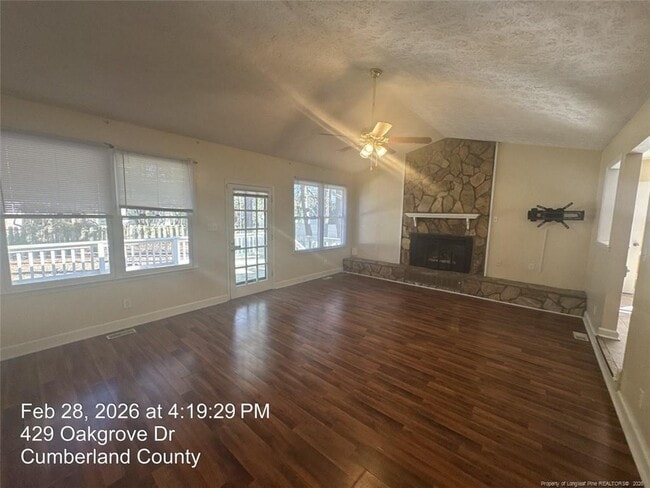 Building Photo - 429 Oakgrove Dr