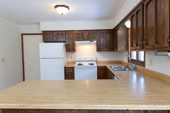 Building Photo - 965 Sherman Rd