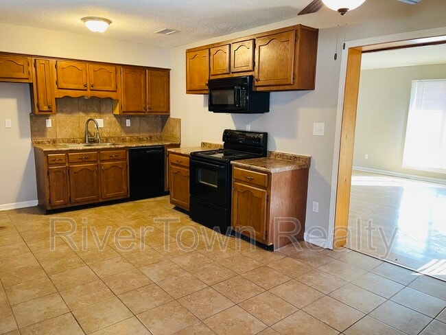 Building Photo - 6390 Sandhurst Rd