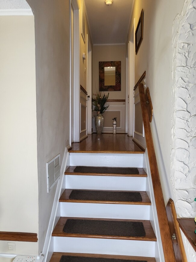 Building Photo - 2201 Elgin Ct