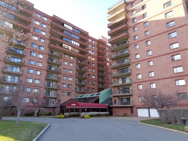 Building Photo - 3920 Mystic Valley Pkwy