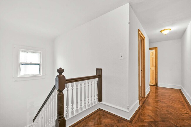 Building Photo - 1200 Beverley Rd