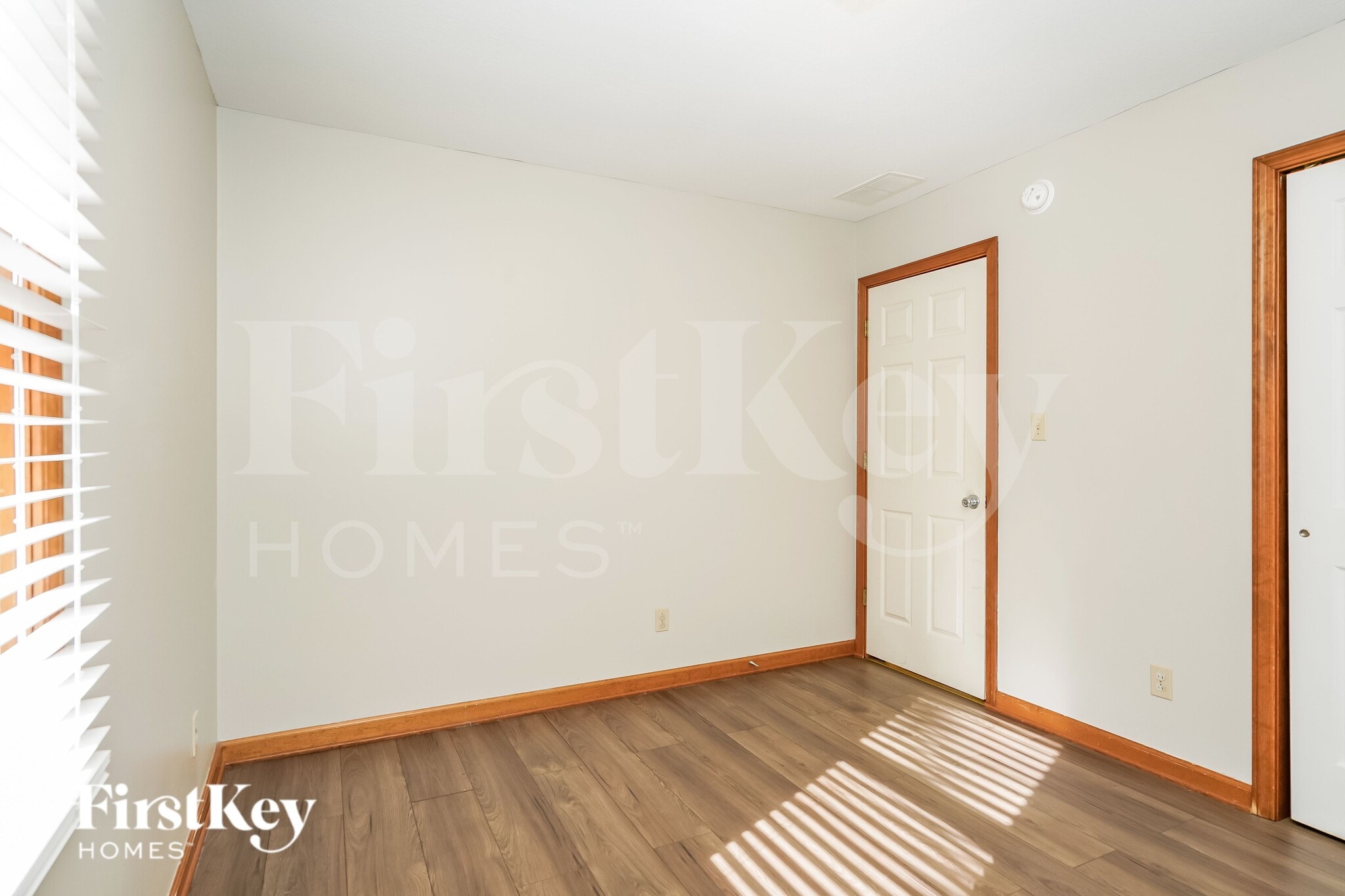 Building Photo - 873 E Cragmont Dr