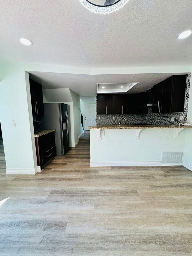 Building Photo - 29869 Ventnor Ct