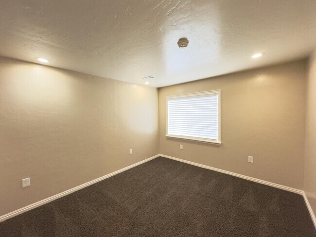 Building Photo - 1078 Cinnamon Ridge Dr