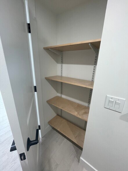 Building Photo - 300 Croton Ave