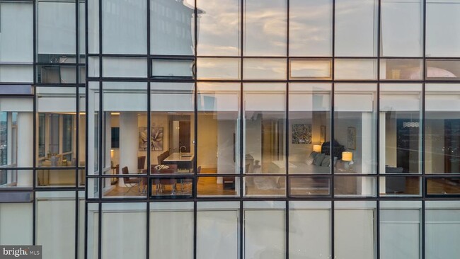 Building Photo - 300 International Drive