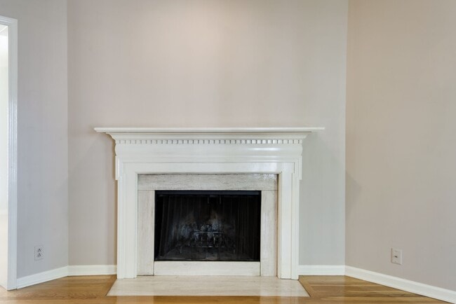 Building Photo - 107 St Charles Pl