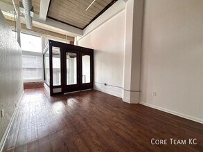 Building Photo - 934 Broadway Blvd