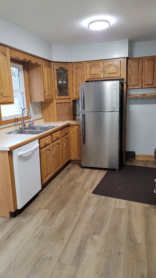 Building Photo - Koschak Properties