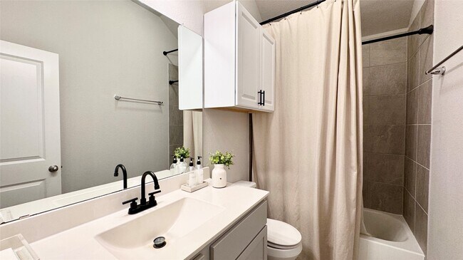 Building Photo - 31307 Balsam Hawk Ln