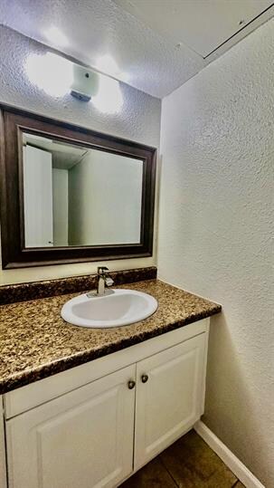 Building Photo - 3810 Englewood Cir