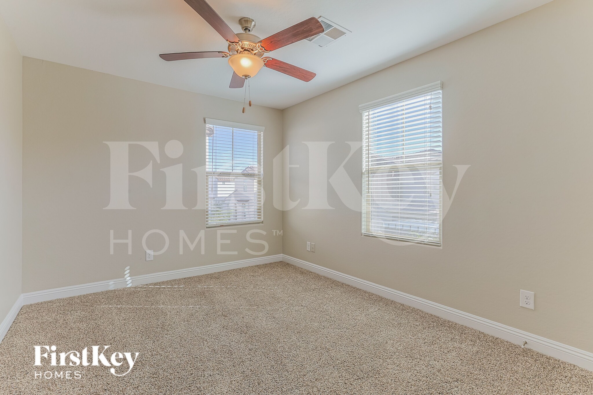 Building Photo - 257 N Sunrise