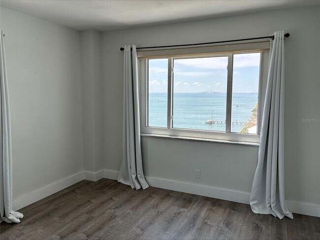Building Photo - 7200 Sunshine Skyway Ln S