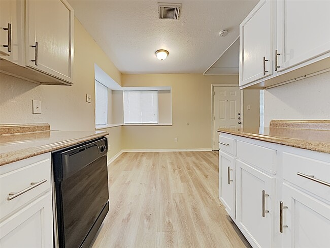 Building Photo - 6511 Grey Oaks Dr