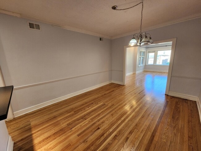 Building Photo - 6210 N Francisco Ave