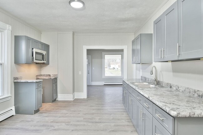 Building Photo - RENTALS AVAILABLE IN NILES