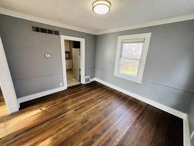 Building Photo - Beautiful 3 Bedroom , 2-Bath Home In Kansas City