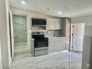 Building Photo - 1 bedroom in Hollywood FL 33024