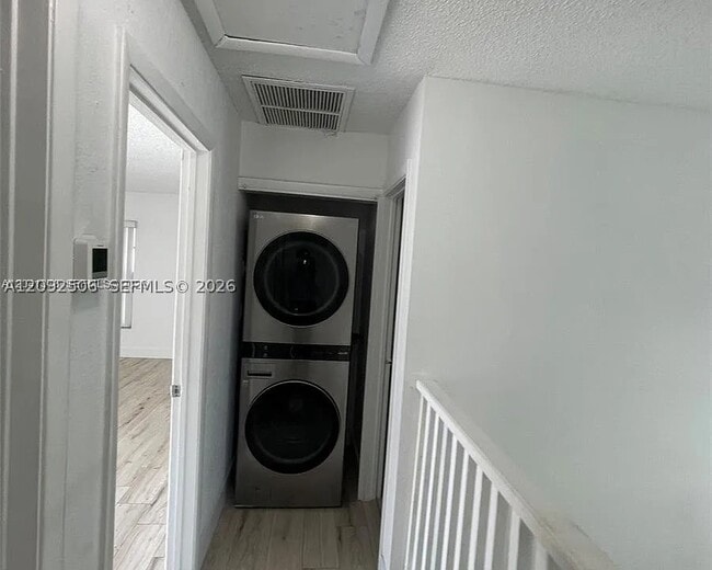 Building Photo - 2580 Coral Springs Dr