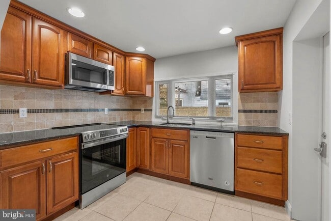 Building Photo - 614 S LeCount St