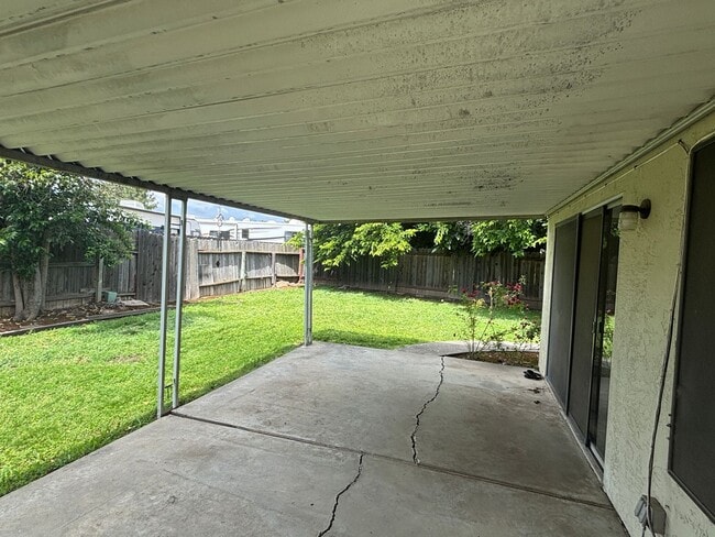 Building Photo - Cozy Cul-De-Sac Home