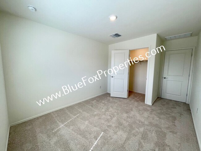 Building Photo - 12854 N Peony Dr