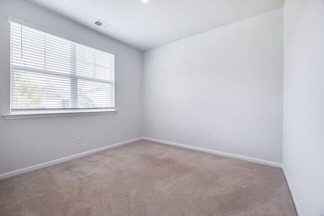 Building Photo - Stylish 4-Bed 2 Bath Ranch Home with Moder...