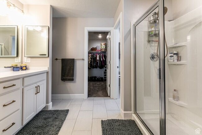 Building Photo - Awesome upgraded House w 2 car attached