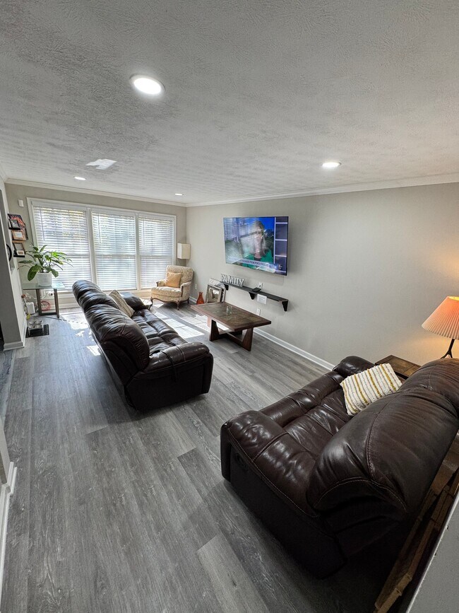 Building Photo - 1047 Mariners Ct