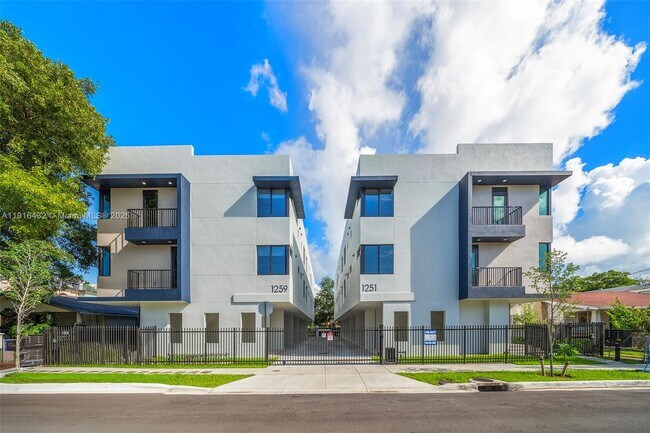 Building Photo - 1251 SW 3rd St