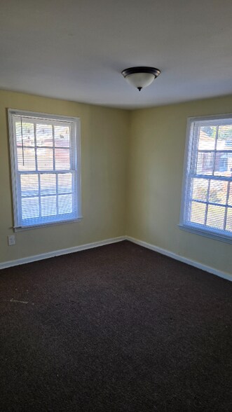 Building Photo - 2006 Harmon St