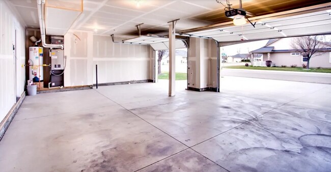 Building Photo - Terrific Home In Amazing Neighborhood!