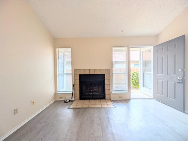 Building Photo - 2018 Redwing Way