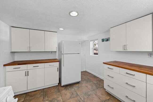 Building Photo - This Renovated Lakewood Ranch is perfect f...
