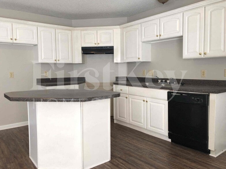 Building Photo - 3770 Richbrook Dr