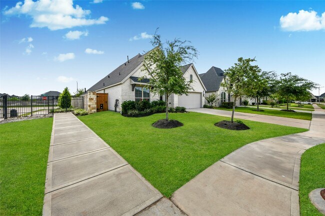 Building Photo - 2130 Coyote Run Dr