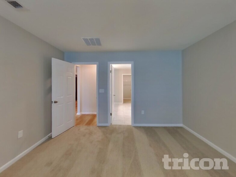 Building Photo - 11430 Tiburon Dr