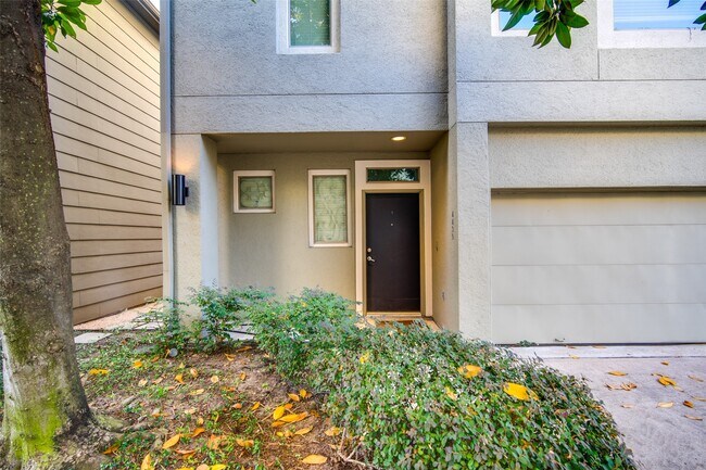 Building Photo - 4430 Center St