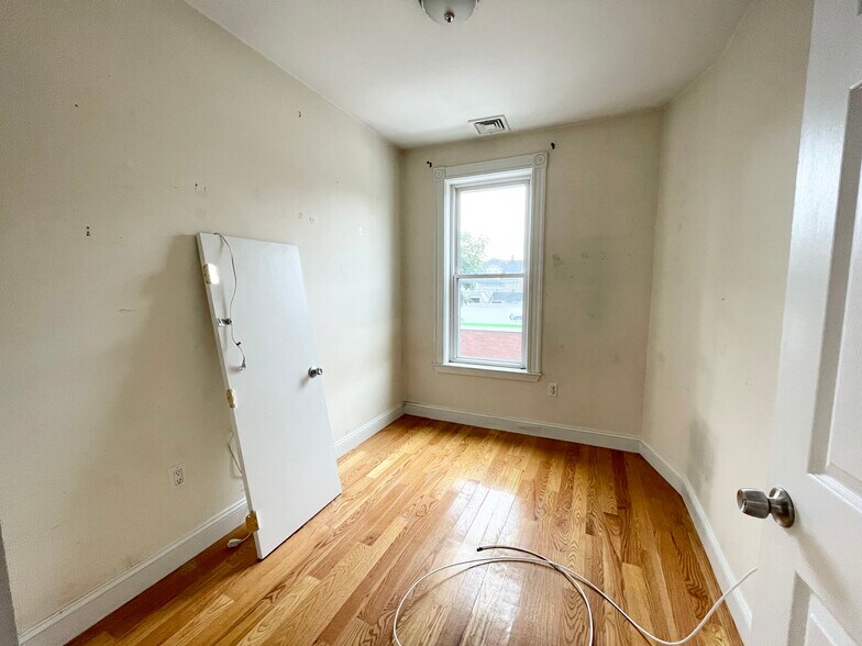 Building Photo - 98 L St