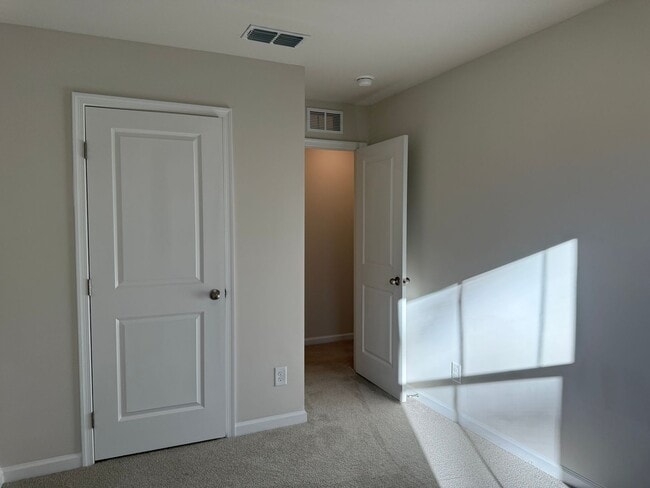 Building Photo - Modern 3-Bedroom Townhouse with Garage & Private Patio