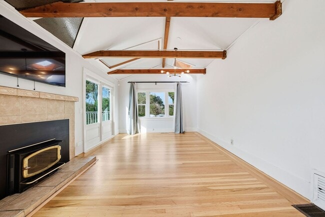 Building Photo - 4 Bed/2.5 Bath Multilevel Home with Amazing Views!