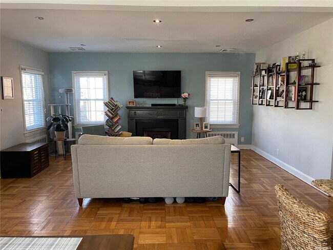 Building Photo - 530 W Olive St