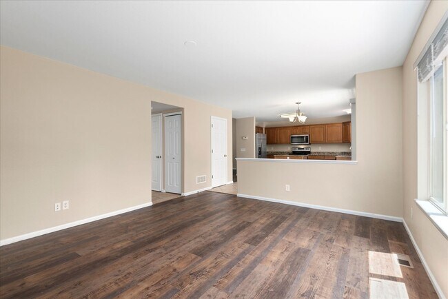 Building Photo - 9320 Cove Creek Dr