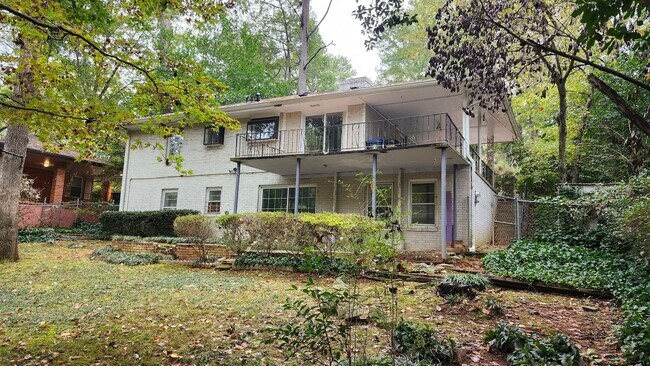 Building Photo - Charming 3-Bed, 2-Bath Ranch in Prime Atlanta Location