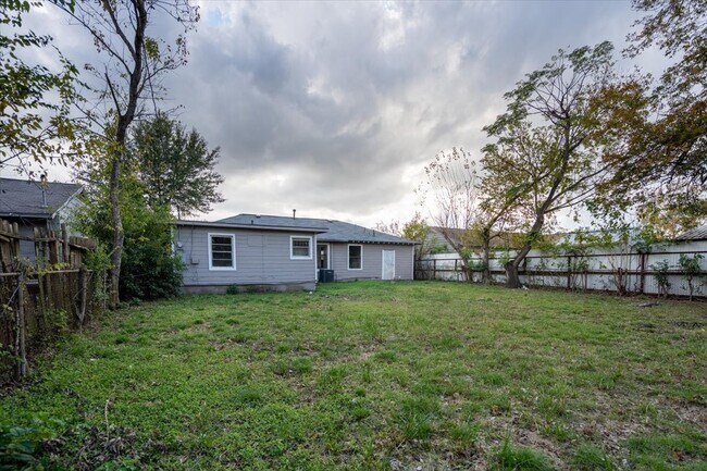 Building Photo - 5851 Southtown St