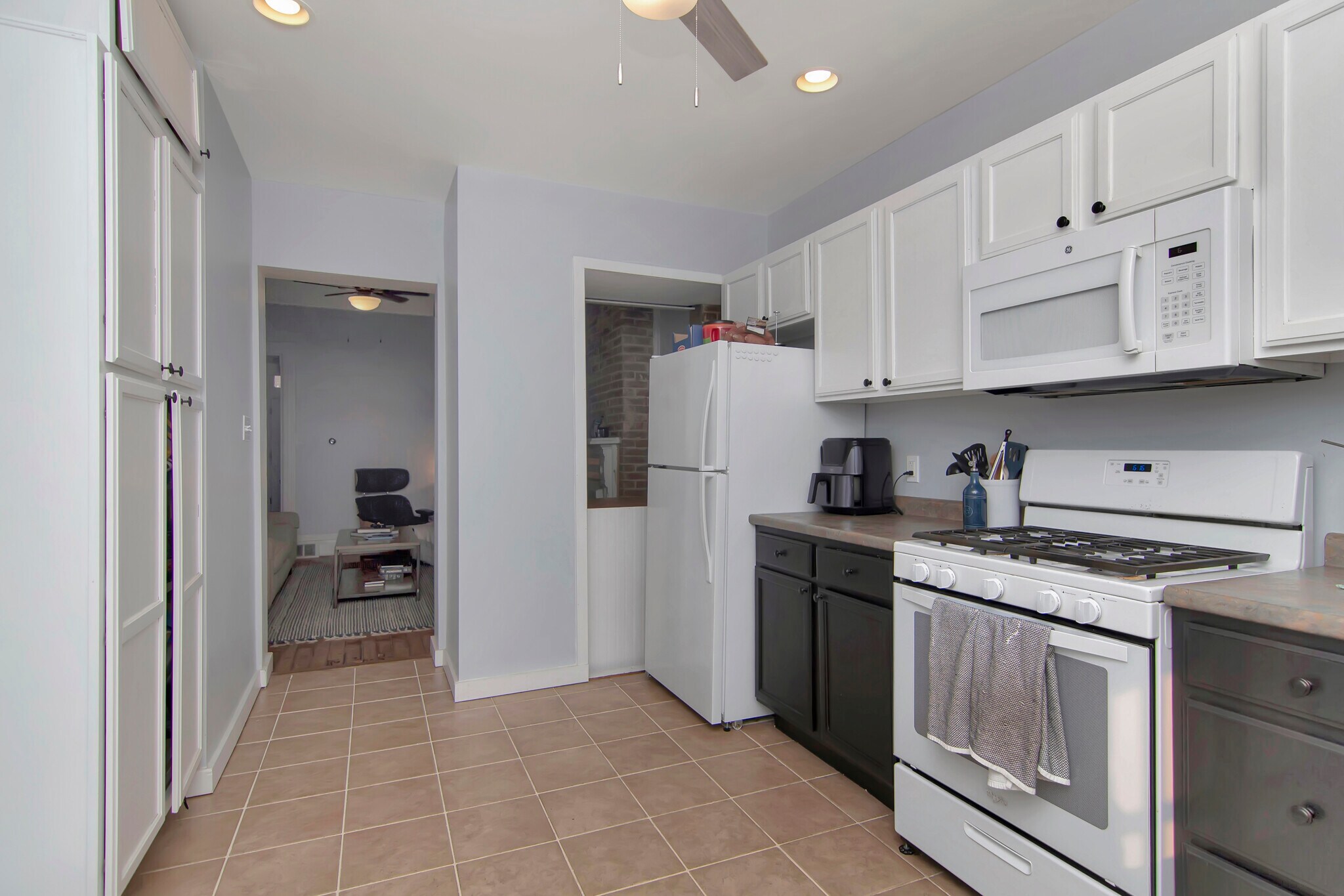 Building Photo - 452 42nd St