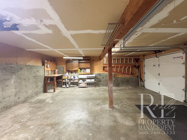 Building Photo - 111 Shamrock Ln