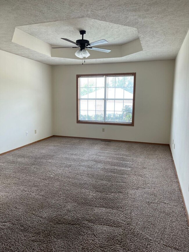 Building Photo - 816 Pinhook Dr